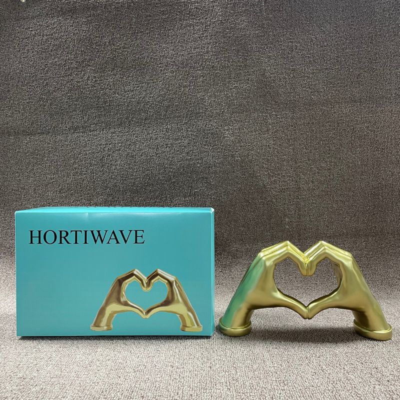 HORTIWAVE Statuettes of Resin Gold Heart Hands Sculpture