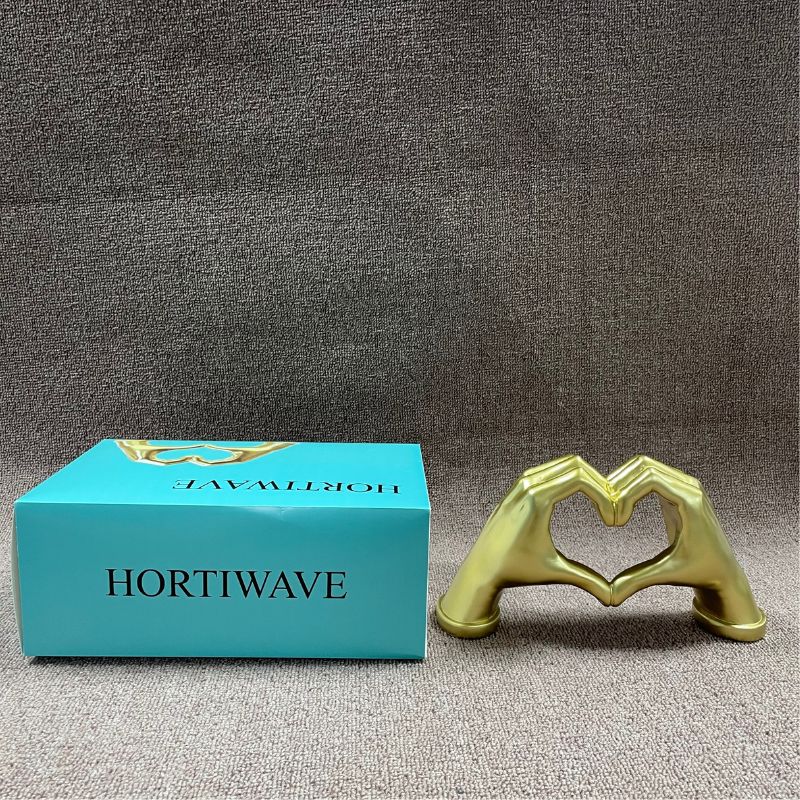 HORTIWAVE Statuettes of Resin Gold Heart Hands Sculpture